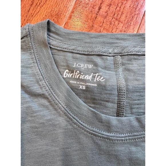 NWT J.Crew Preppy Green Short Sleeve Crew Neck Solid TShirt XS AJ089 - Picture 2 of 4